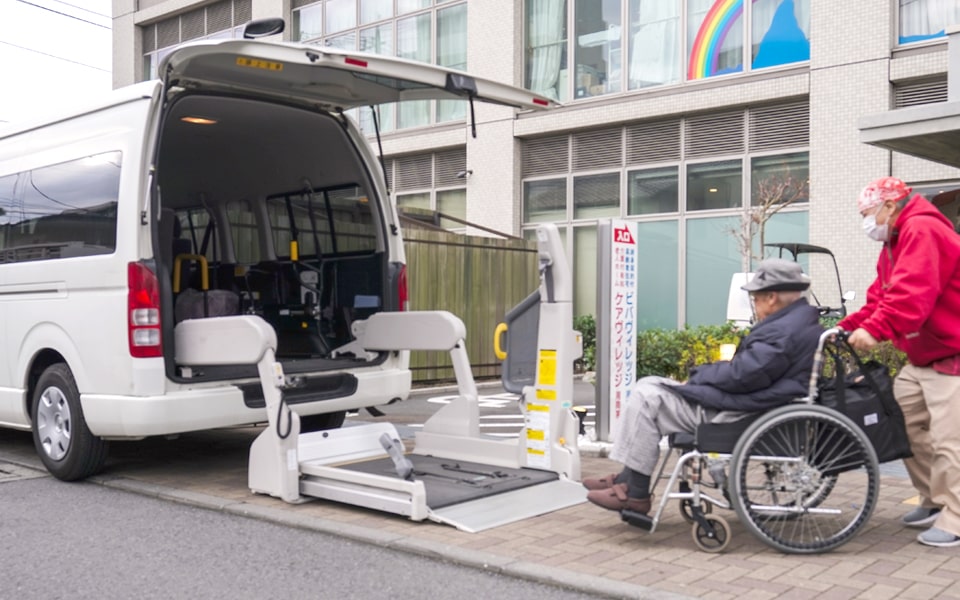 車イスの方でも車で送迎します